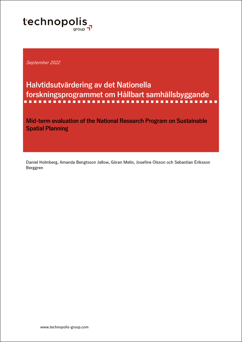 Vitt och rött omslag med texten Halvtidsutvärdering av det nationella forskningsprogrammet om hållbart samhällsbyggande.
